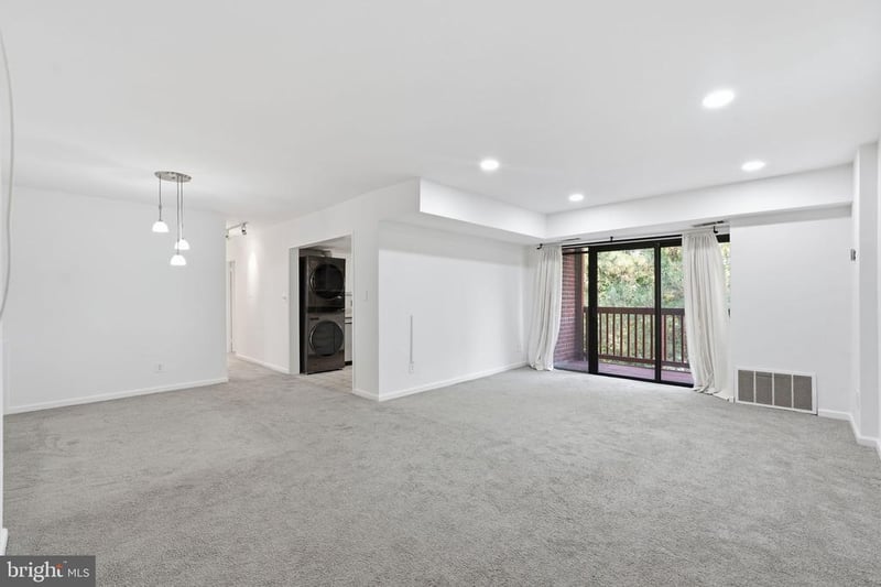 55 Skyhill Rd #202, Alexandria, VA 22314