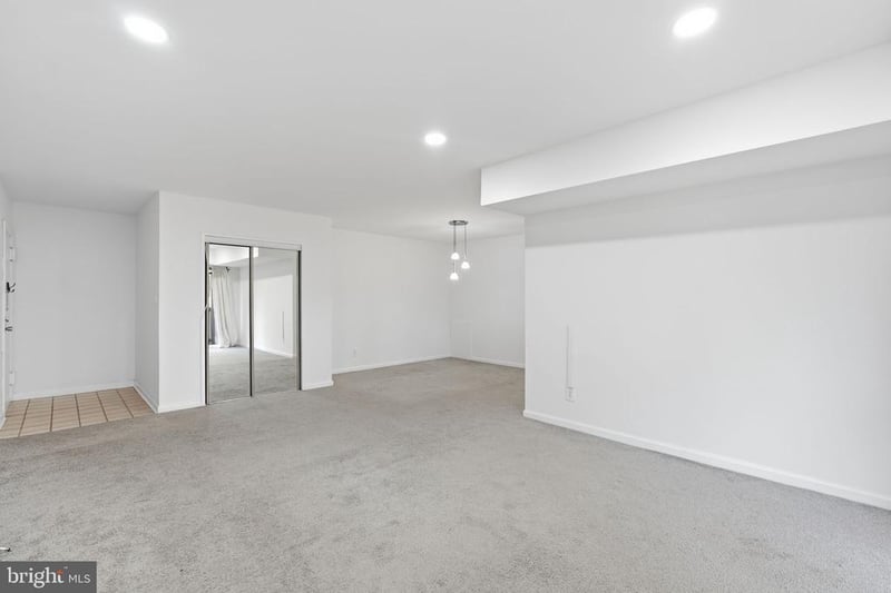 55 Skyhill Rd #202, Alexandria, VA 22314