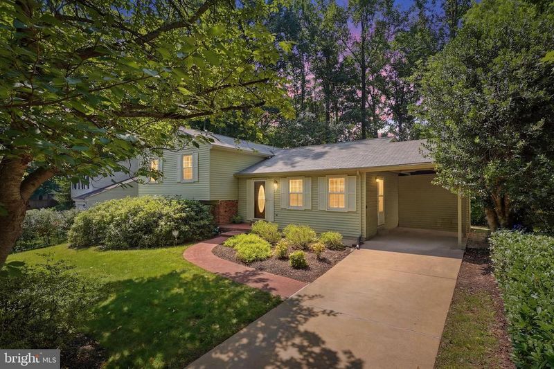 9303 Burnetta Dr, Fairfax, VA 22032