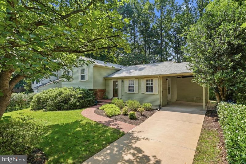 9303 Burnetta Dr, Fairfax, VA 22032