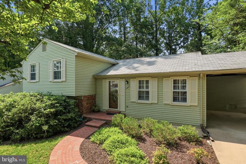 9303 Burnetta Dr, Fairfax, VA 22032