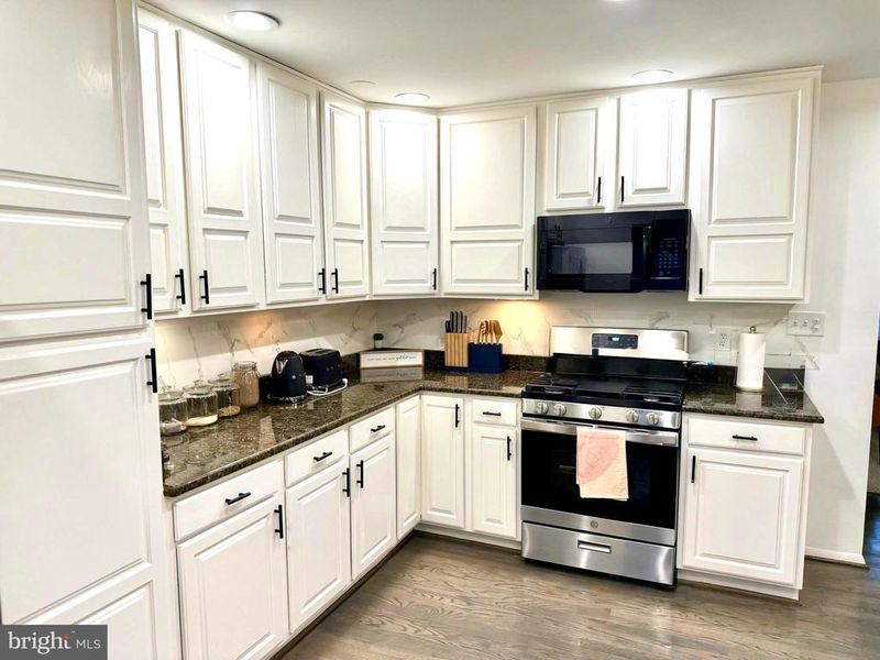 6018 Walhaven Dr, Alexandria, VA 22310