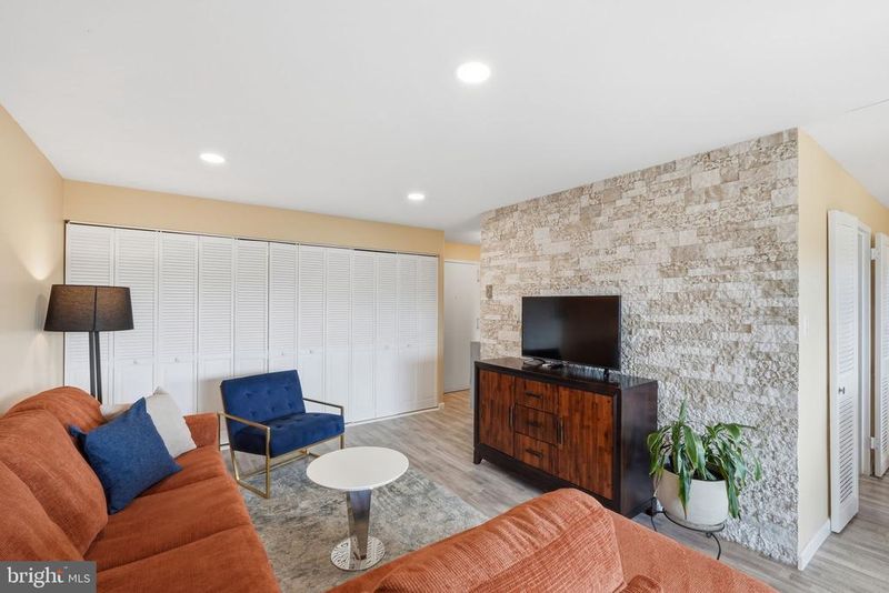 3101 Manchester St #904, Falls Church, VA 22044