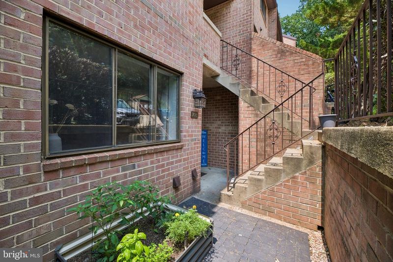 3708 Steppes Ct, Falls Church, VA 22041