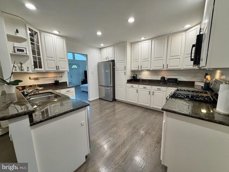 6018 Walhaven Dr, Alexandria, VA 22310