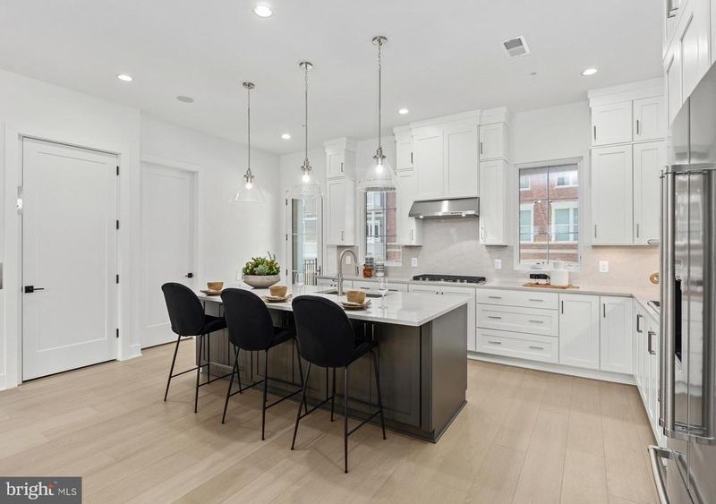 8603 Erdem Pl, Chevy Chase, MD 20815