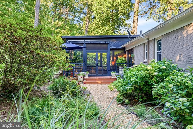 1702 Mason Hill Dr, Alexandria, VA 22307