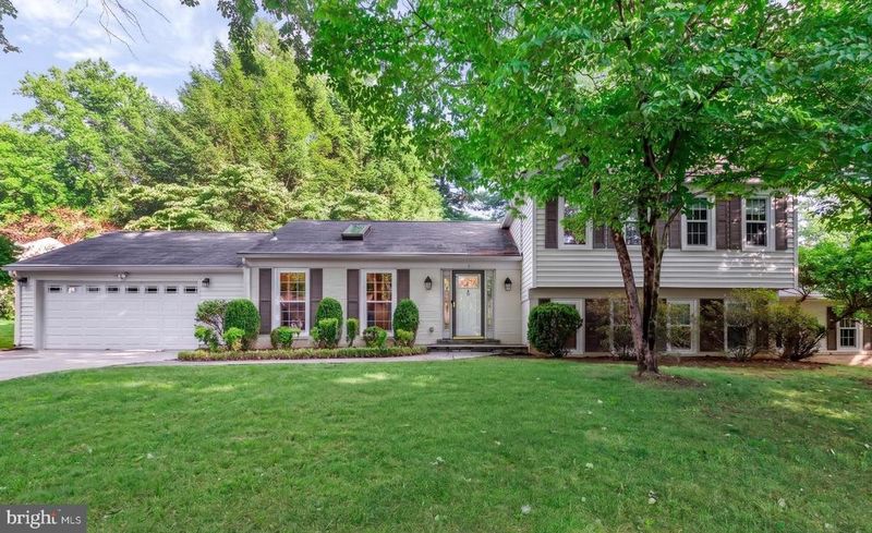 5 Barrington FARE, Rockville, MD 20850