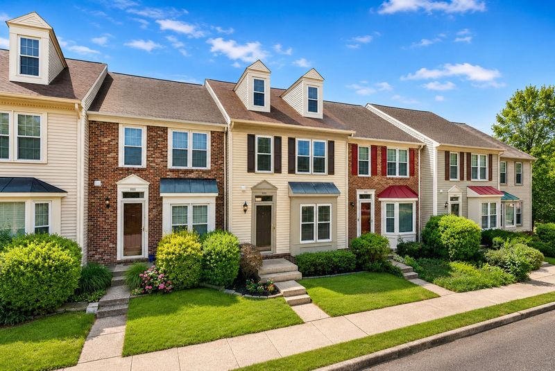5335 Buxton Ct, Alexandria, VA 22315