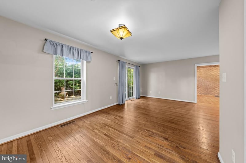 2172 Golf Course Dr, Reston, VA 20191