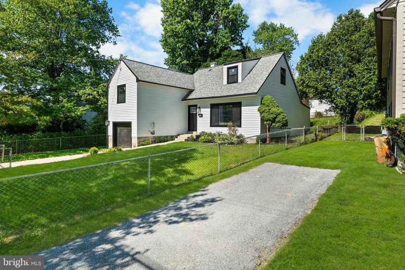 13406 Parkland Dr, Rockville, MD 20853