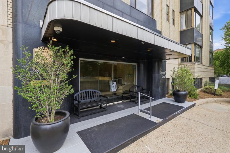 1 Scott Cir NW #616, Washington, DC 20036