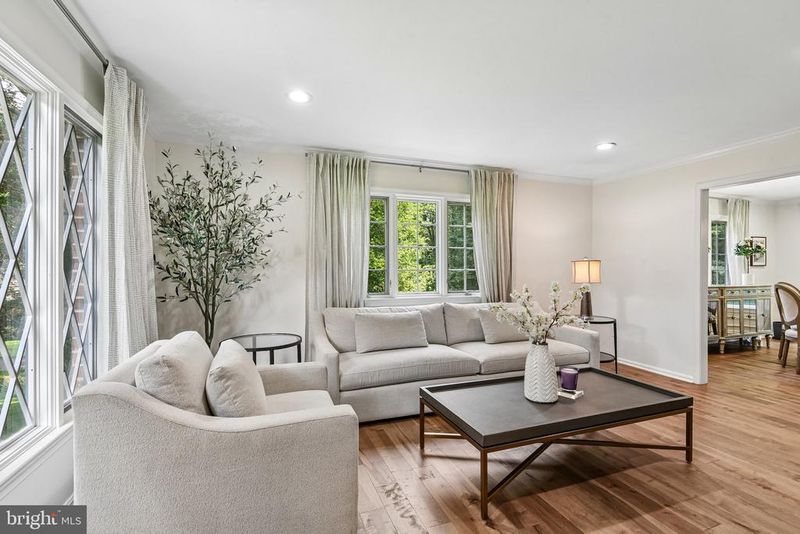2903 Taj Dr, Oakton, VA 22124