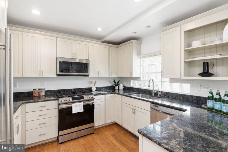 4916 17th St N, Arlington, VA 22207