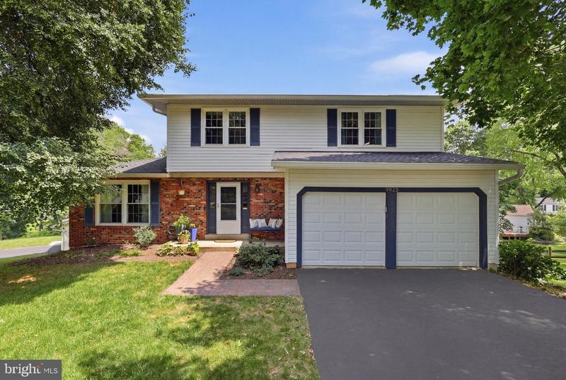9825 Wolcott Dr, Burke, VA 22015