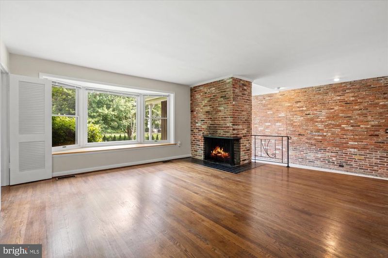 7504 Radnor Rd, Bethesda, MD 20817
