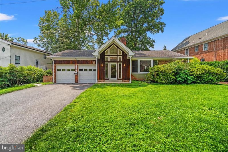 7504 Radnor Rd, Bethesda, MD 20817