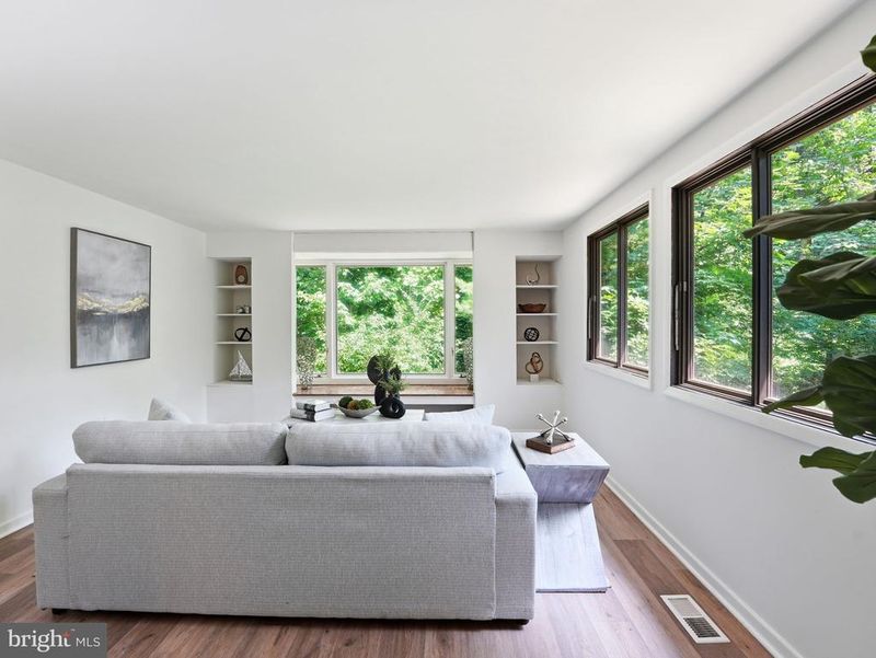 2317 Old Trail Dr, Reston, VA 20191