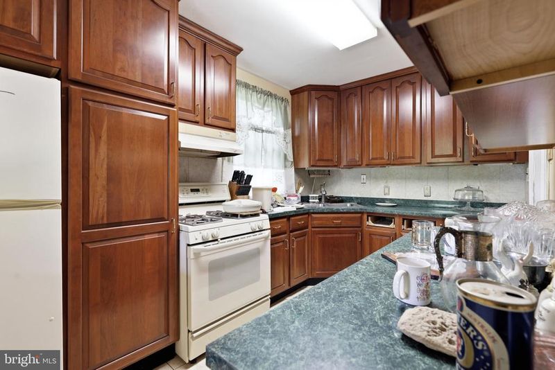 3002 Greenway Blvd, Falls Church, VA 22042