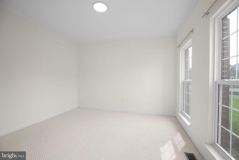 2 Alex Ct, Fredericksburg, VA 22406