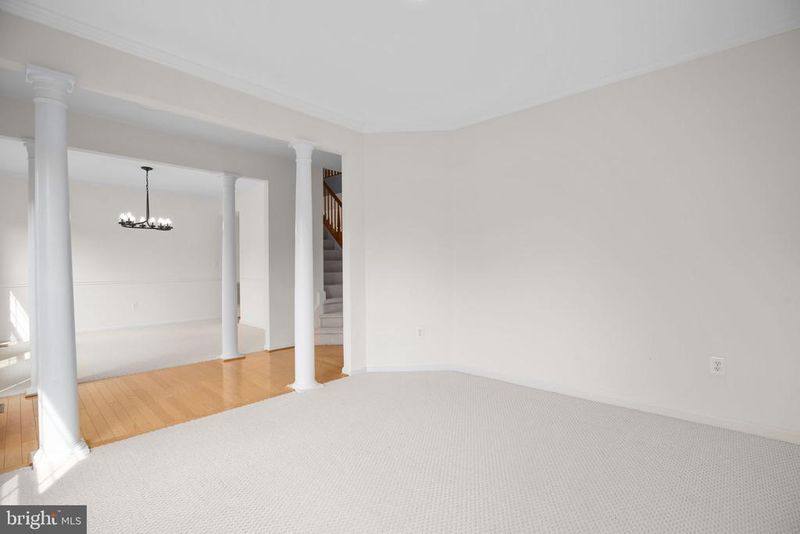 2 Alex Ct, Fredericksburg, VA 22406