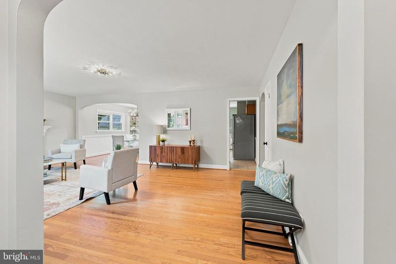 9703 Woodland Dr, Silver Spring, MD 20910