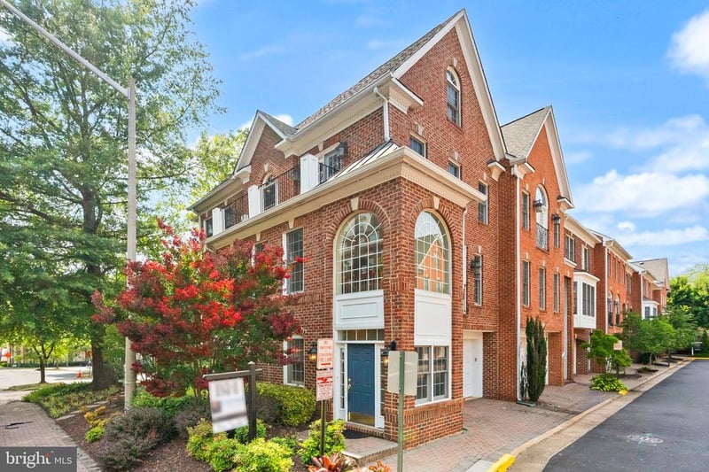 1334 Lessard Ln, Mclean, VA 22101
