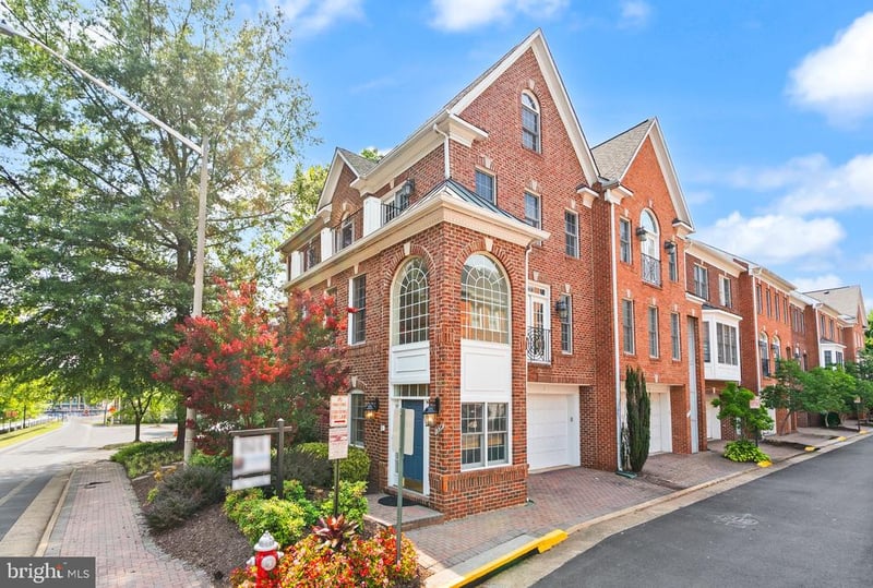 1334 Lessard Ln, Mclean, VA 22101