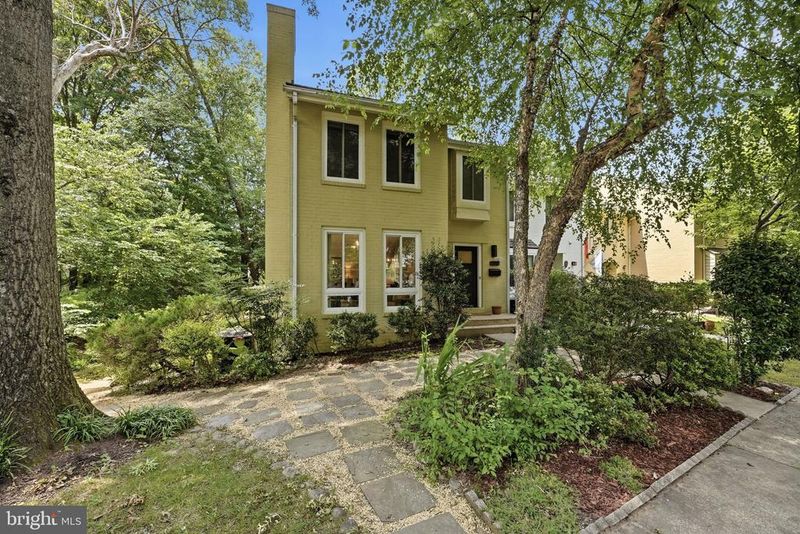 2050 Chadds Ford Dr, Reston, VA 20191