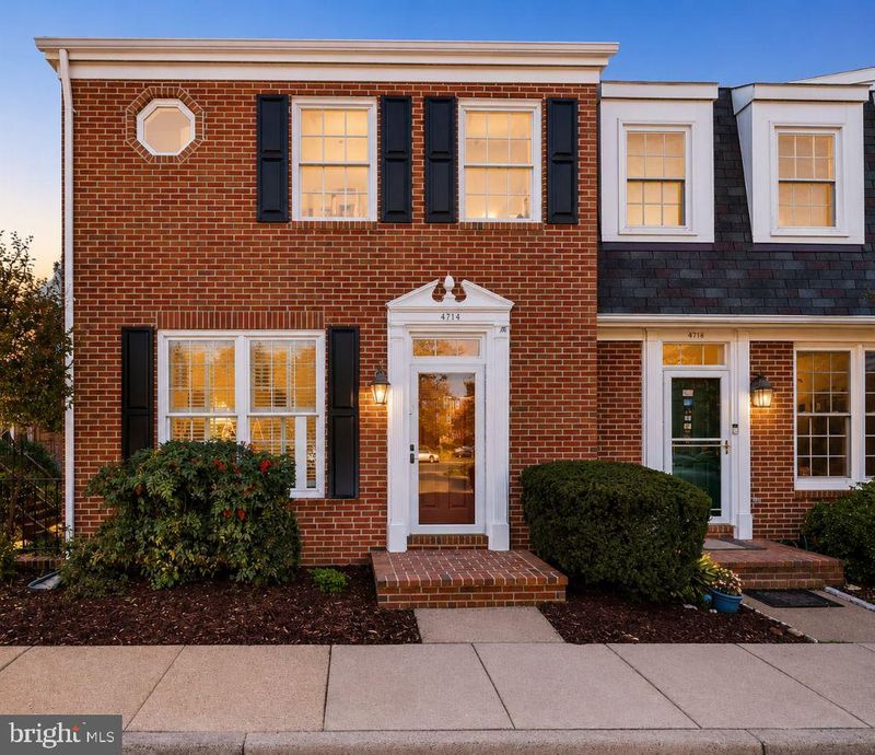 4714 31st St S, Arlington, VA 22206