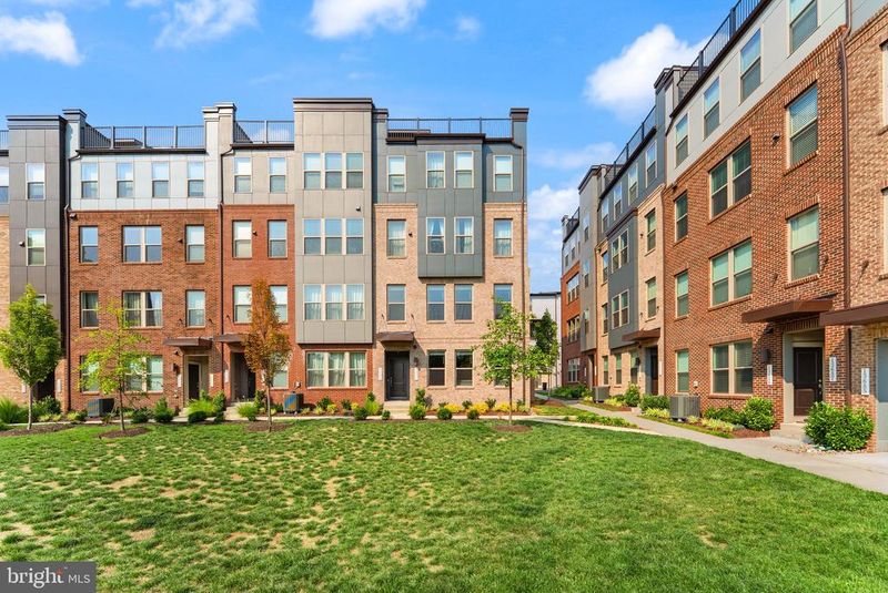 13537 Innovation Station Loop #76A, Herndon, VA 20171