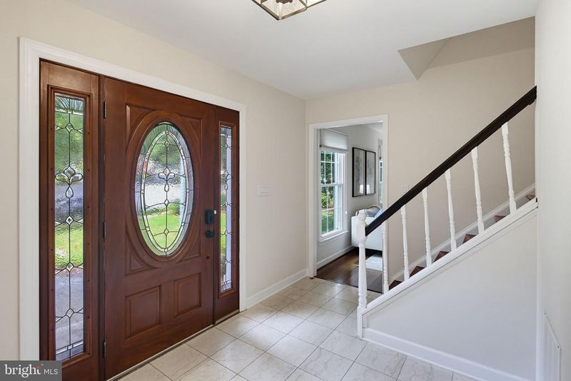 8 Bouldercrest Ct, Rockville, MD 20850