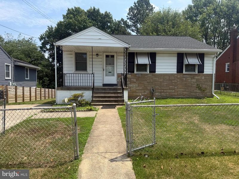 6015 Jamestown Rd, Hyattsville, MD 20782