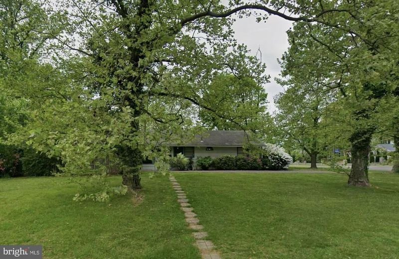 7117 Oak Ridge Rd, Falls Church, VA 22042