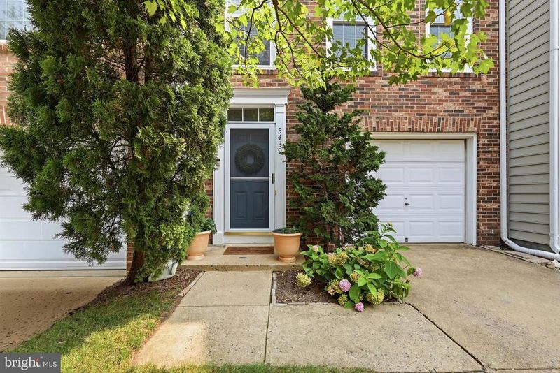 5439 Summer Leaf Ln, Alexandria, VA 22312