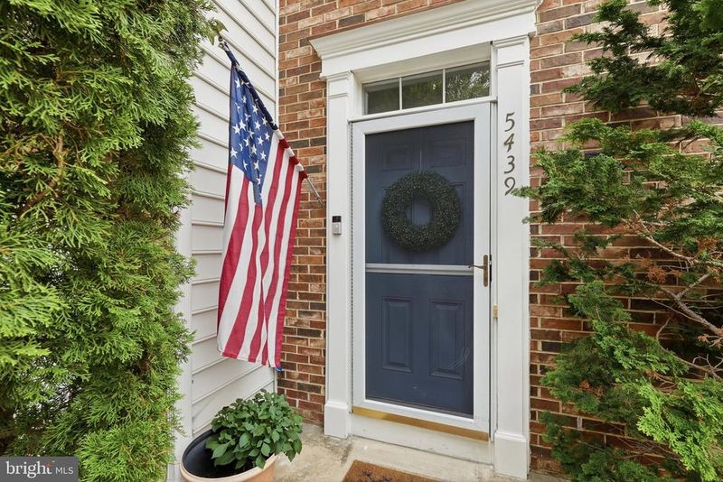 5439 Summer Leaf Ln, Alexandria, VA 22312