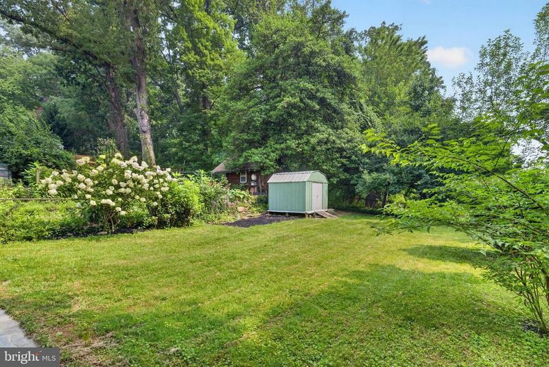 910 Wade Ave, Rockville, MD 20851