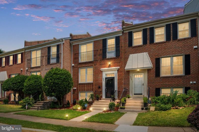 2504 Windbreak Dr, Alexandria, VA 22306