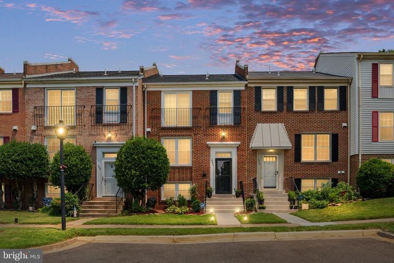 2504 Windbreak Dr, Alexandria, VA 22306