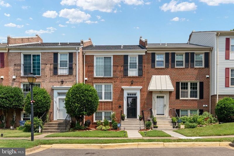 2504 Windbreak Dr, Alexandria, VA 22306