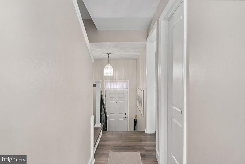 2504 Windbreak Dr, Alexandria, VA 22306