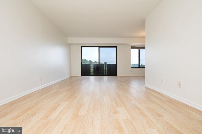 3100 S Manchester St #923, Falls Church, VA 22044