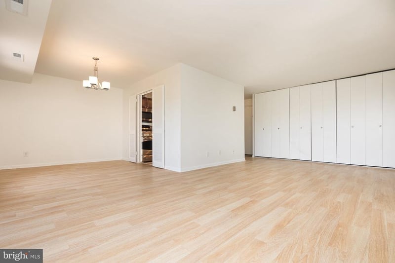 3100 S Manchester St #923, Falls Church, VA 22044