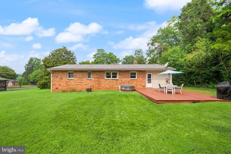 6761 Madison St, Haymarket, VA 20169
