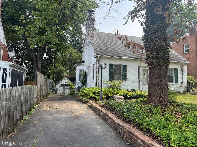 1205 N Columbus St, Arlington, VA 22205