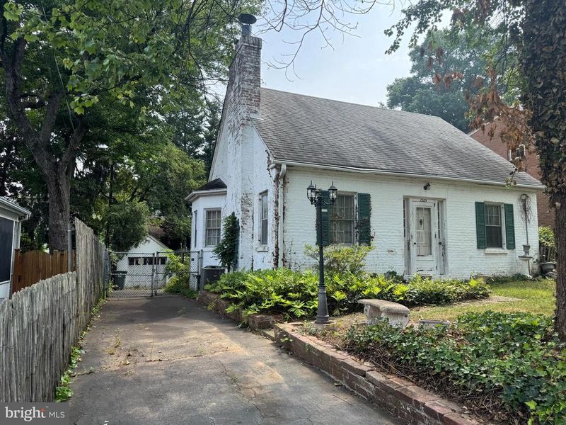 1205 N Columbus St, Arlington, VA 22205