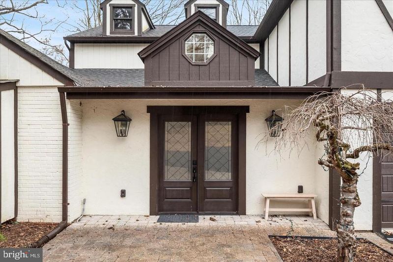 9036 Jeffery Rd, Great Falls, VA 22066