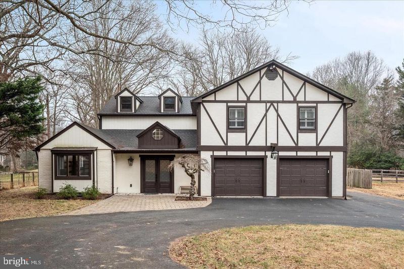 9036 Jeffery Rd, Great Falls, VA 22066