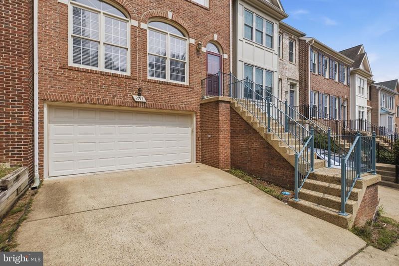 2715 Pembsly Dr, Vienna, VA 22181