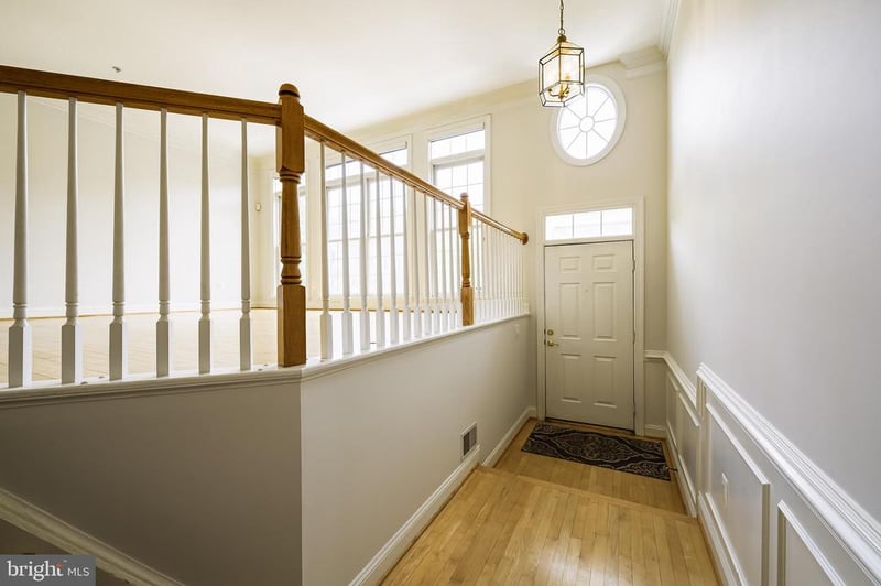 1156 Regal Oak Dr, Rockville, MD 20852